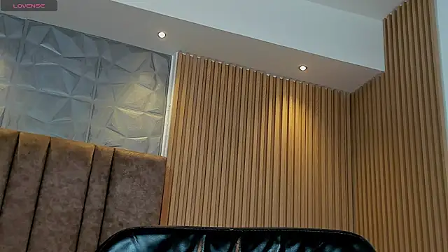 NICK OWEEN26 online show from April 8, 7:55 pm