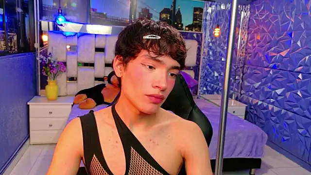 IsaacNovaa online show from April 16, 7:58 pm