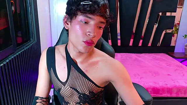 IsaacNovaa online show from April 5, 7:32 pm