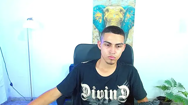 lucass 18 online show from April 10, 7:43 pm