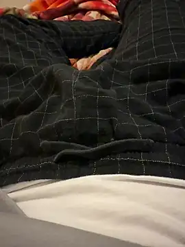 shyyyyy0 online show from April 14, 1:49 am