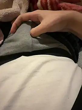 shyyyyy0 online show from April 15, 1:49 am