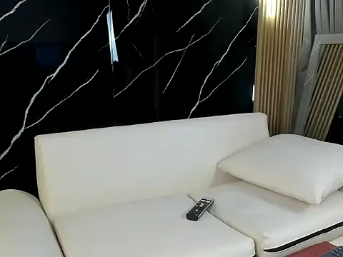 HenrryDouglas online show from April 6, 11:55 am