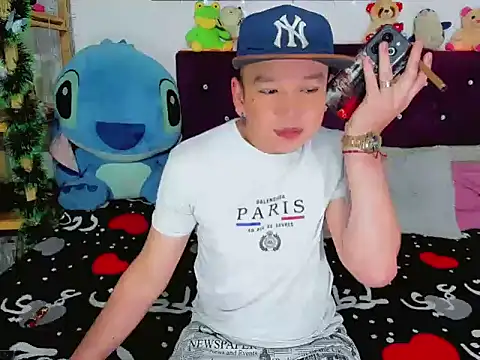 alex2245L online show from March 31, 4:42 pm