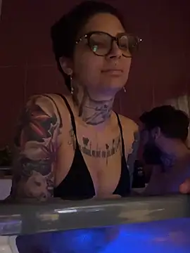 wildheartsx online show from April 4, 9:45 pm