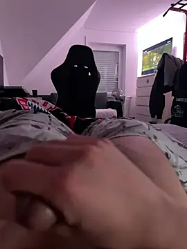 justin2787 online show from April 12, 12:03 am