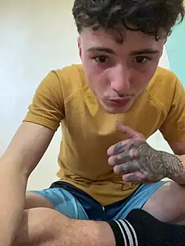 denysio69 online show from April 6, 1:01 pm