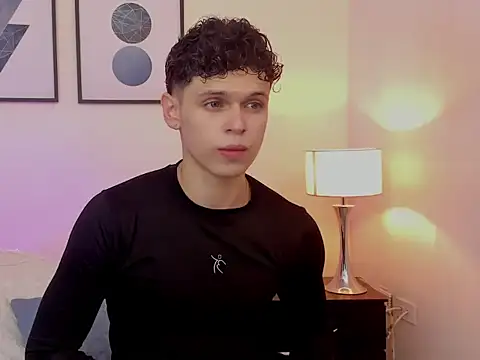 mykelcano online show from April 16, 3:39 am