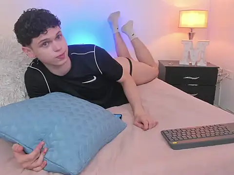 mykelcano online show from April 4, 8:28 pm