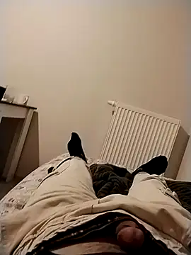 y2561 online show from April 18, 8:20 pm