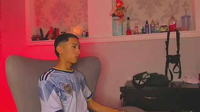 MaicolSmiith  online show from April 2, 4:10 am