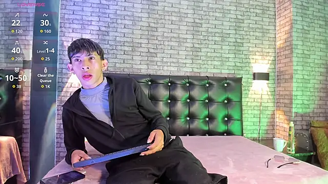 Tommy Fox online show from April 18, 3:46 pm