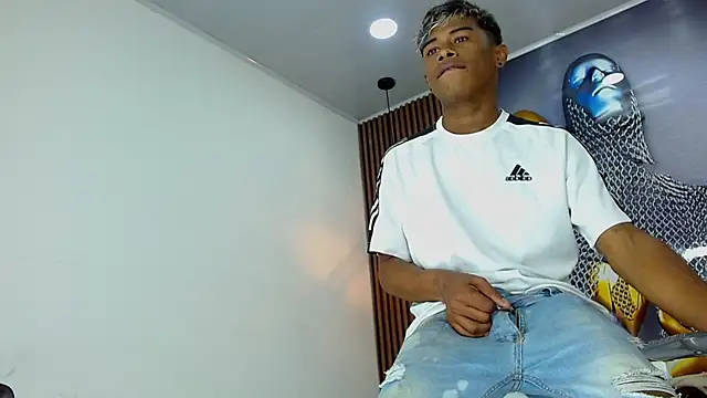 LuckyBluex online show from April 12, 2:07 pm