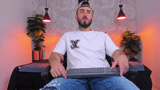 martin foster  online show from April 4, 4:20 am