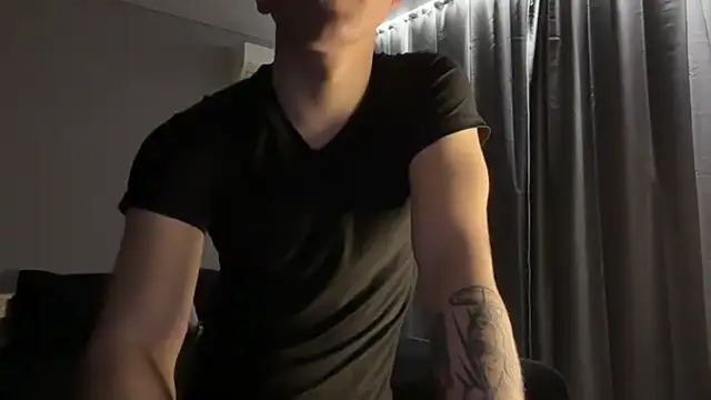 MaxWoolf online show from April 19, 6:10 pm