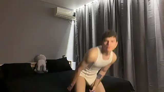 MaxWoolf online show from April 20, 6:10 pm