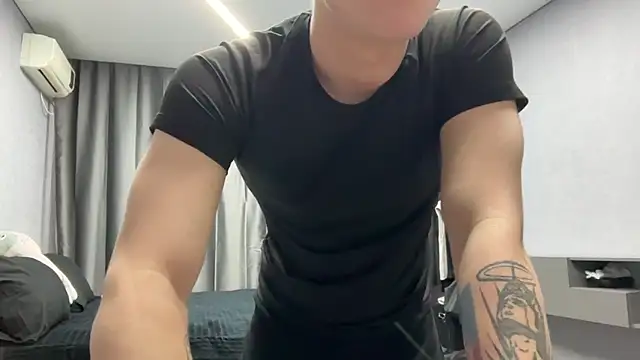 MaxWoolf online show from April 17, 2:09 pm