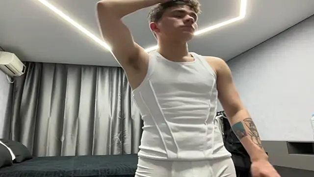 MaxWoolf online show from April 13, 5:02 pm