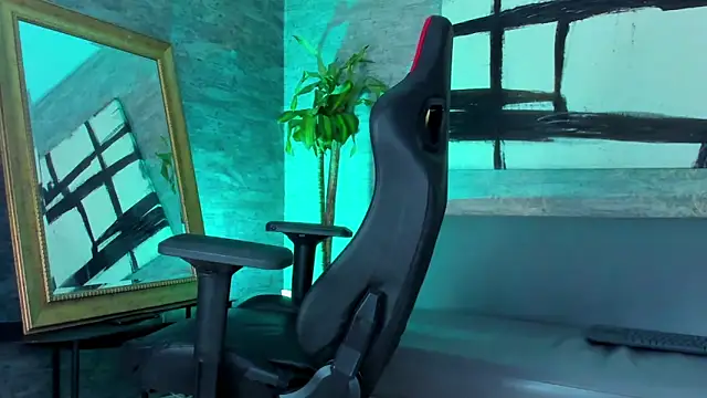 im Maikil online show from April 13, 12:11 am