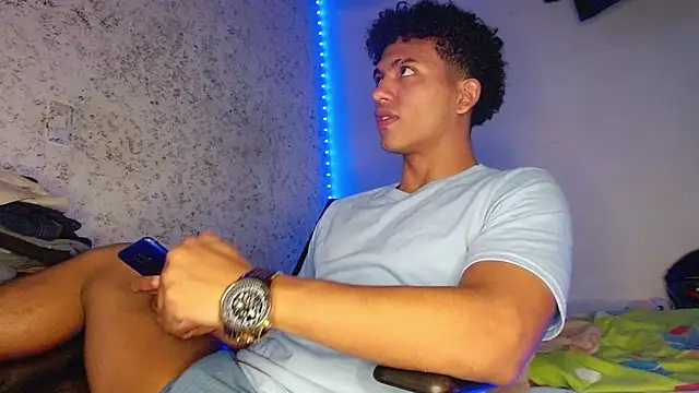 tonydesire  online show from April 26, 7:54 pm