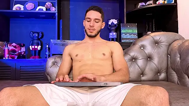 axel tone online show from April 17, 10:45 pm