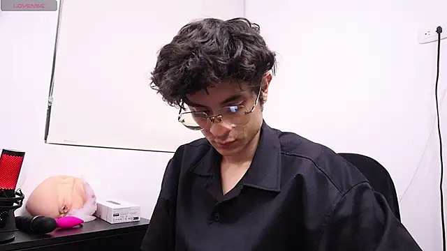 Tyler Blade online show from April 13, 11:27 pm