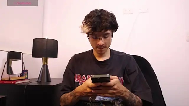 Tyler Blade online show from April 27, 11:32 pm