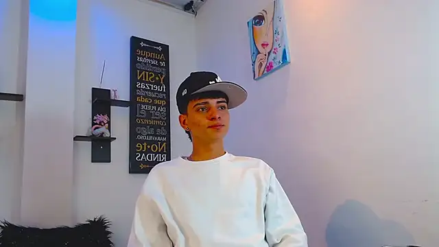 milo hot  online show from April 6, 10:32 pm