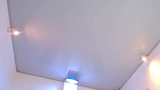 milo hot  online show from April 15, 7:58 pm