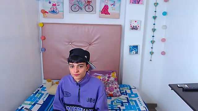 milo hot  online show from April 23, 11:51 pm