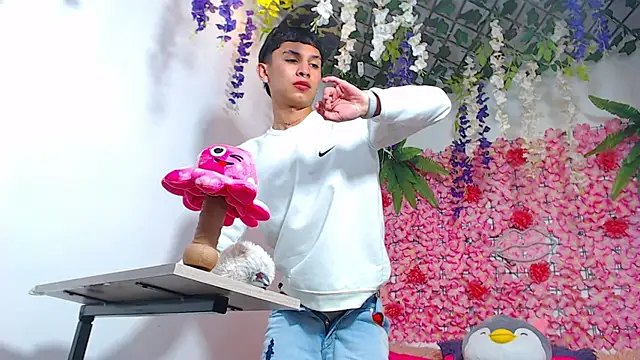 Thiagorincon22 online show from April 9, 7:20 pm