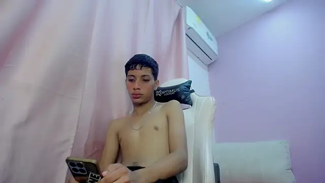 Yei lee  online show from April 9, 8:37 pm