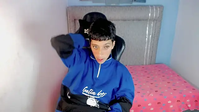 Yei lee  online show from April 18, 3:30 am