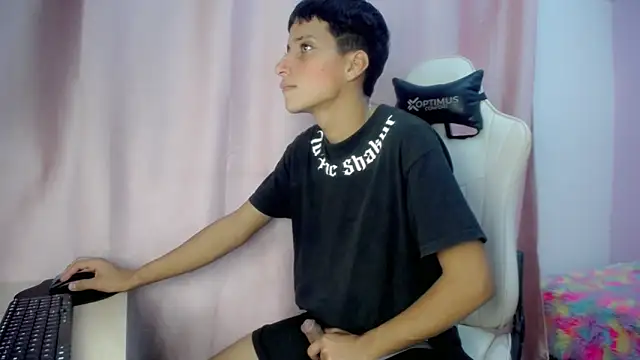 Yei lee  online show from April 4, 8:50 pm