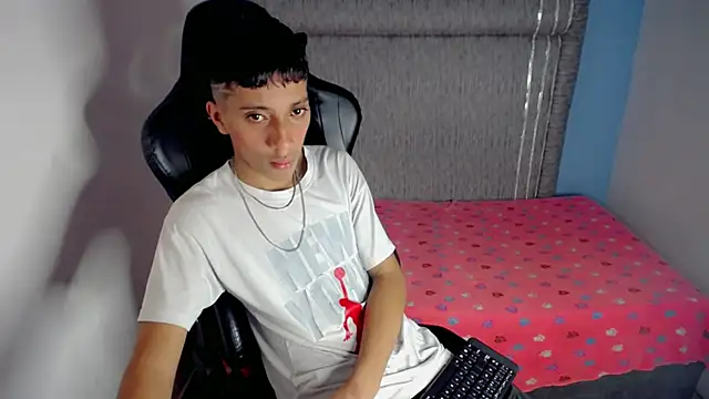 Yei lee  online show from April 21, 3:45 am