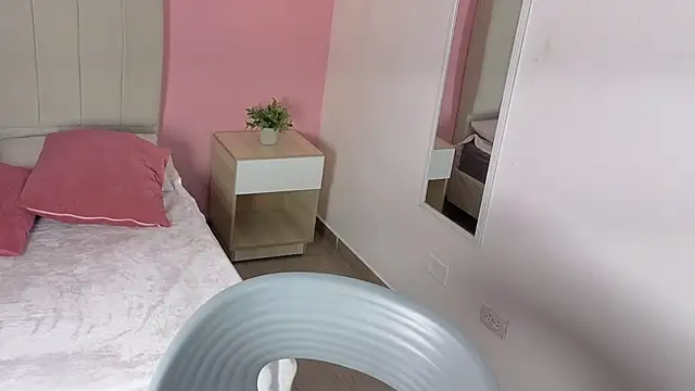 jhan vassilis online show from April 13, 3:23 pm