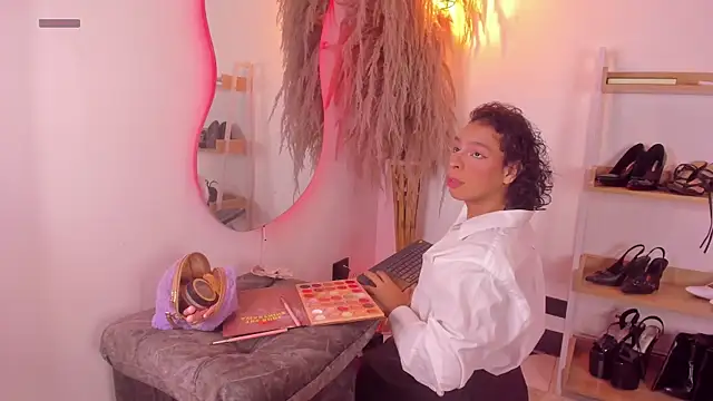 angelcherrypie online show from April 12, 1:23 pm