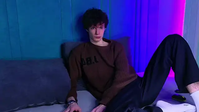 EdwardHogan online show from April 19, 3:22 pm