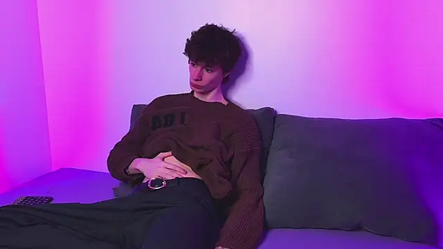 EdwardHogan online show from April 21, 12:00 pm