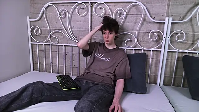 EdwardHogan online show from April 14, 3:11 pm