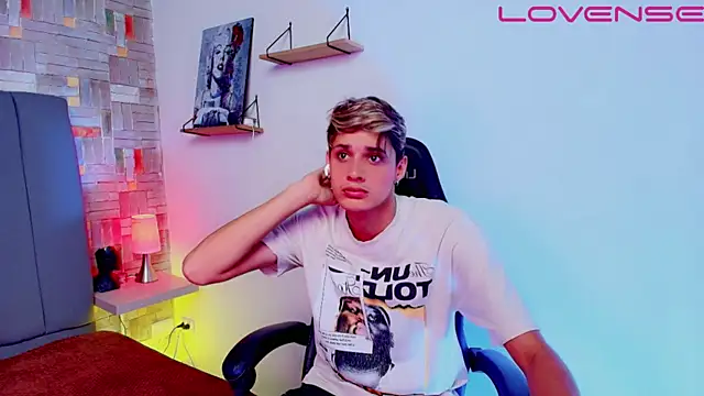 flaquito    online show from April 10, 8:27 pm