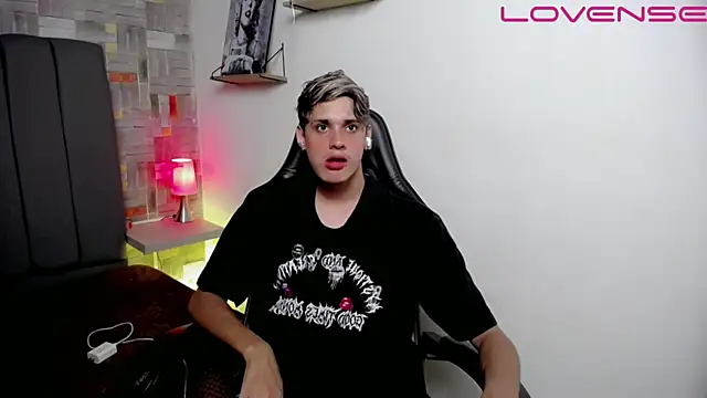 flaquito    online show from April 15, 8:42 pm