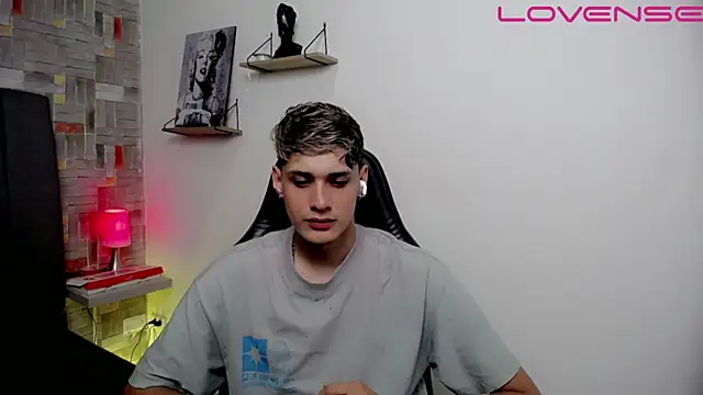 flaquito    online show from April 21, 8:48 pm