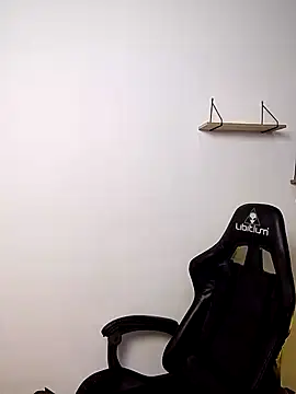 flaquito    online show from April 11, 8:23 pm