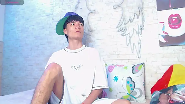 Alex latino  online show from April 2, 12:30 am