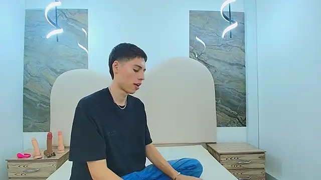 KENNY HANK online show from June 24, 4:04 am