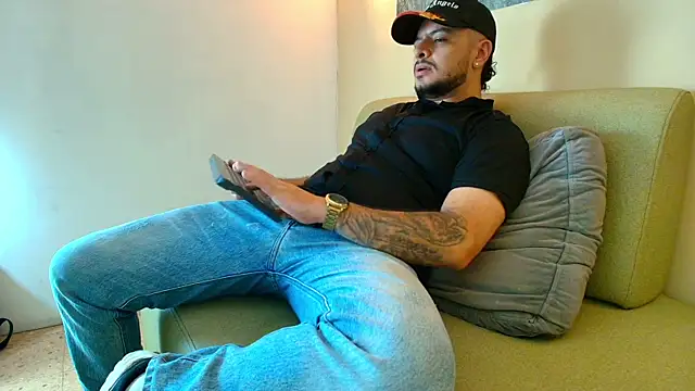 TROY KIRK online show from April 8, 6:57 am