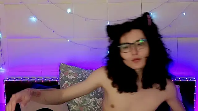 FormOverFear online show from April 8, 9:45 pm