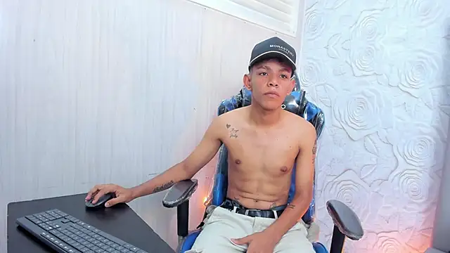 SlimLatino  online show from April 22, 3:46 am