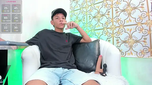 SlimLatino  online show from April 19, 4:34 am